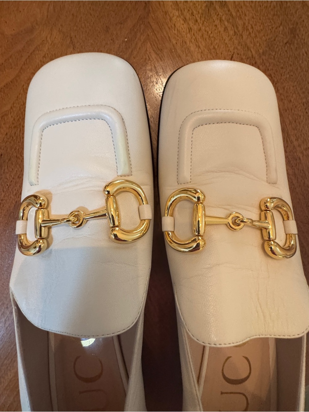 Gucci Cream Leather Loafers with Gold Horsebit - Picture 7 of 7